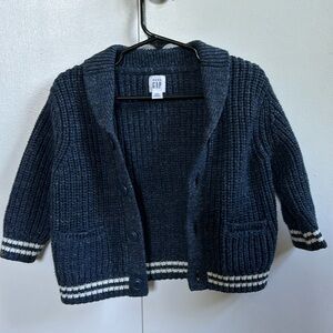 Gap sweater